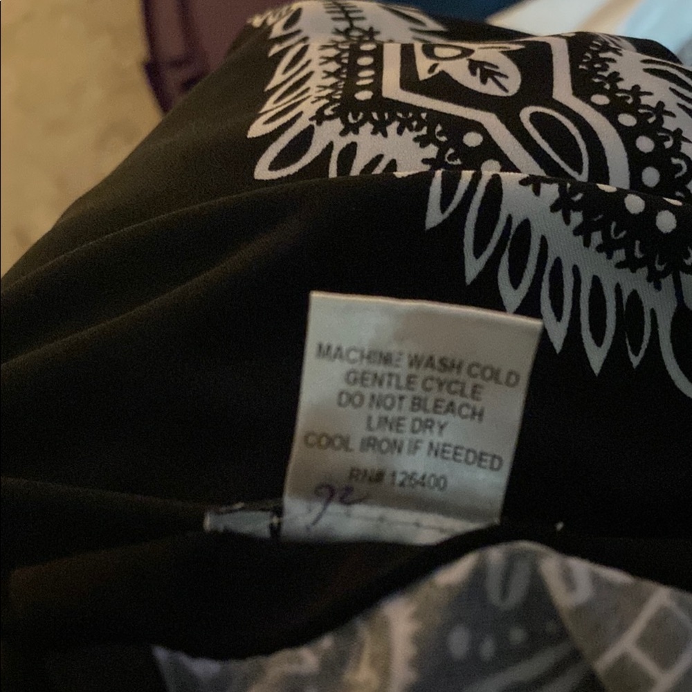 Monroe & Main Black and White Tunic Top - Picture 5 of 6
